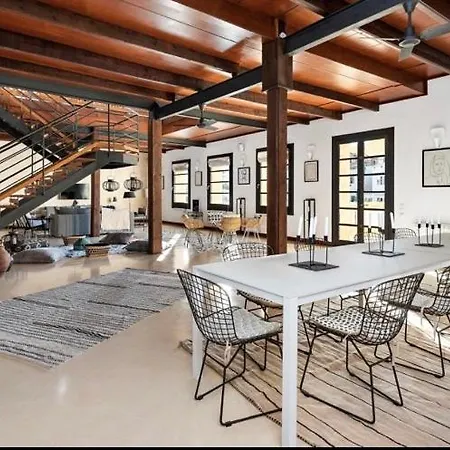 וילה Splendid Former Chapel With Pool & Jacuzzi