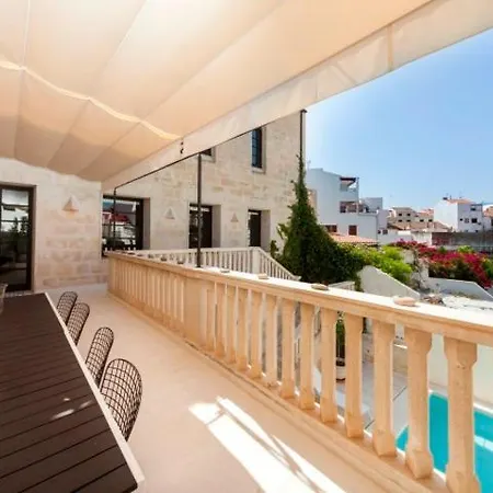Splendid Former Chapel With Pool & Jacuzzi Vila *