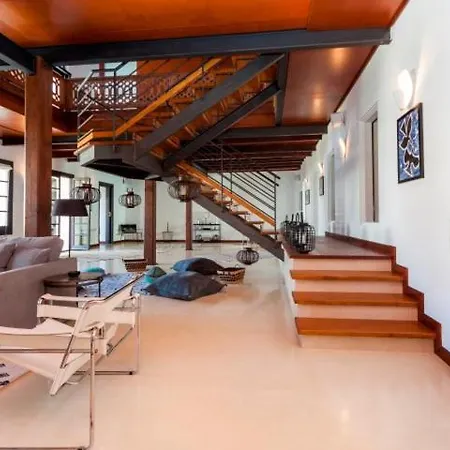 Splendid Former Chapel With Pool & Jacuzzi Vila